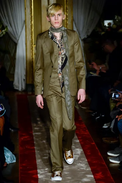 Look 14
